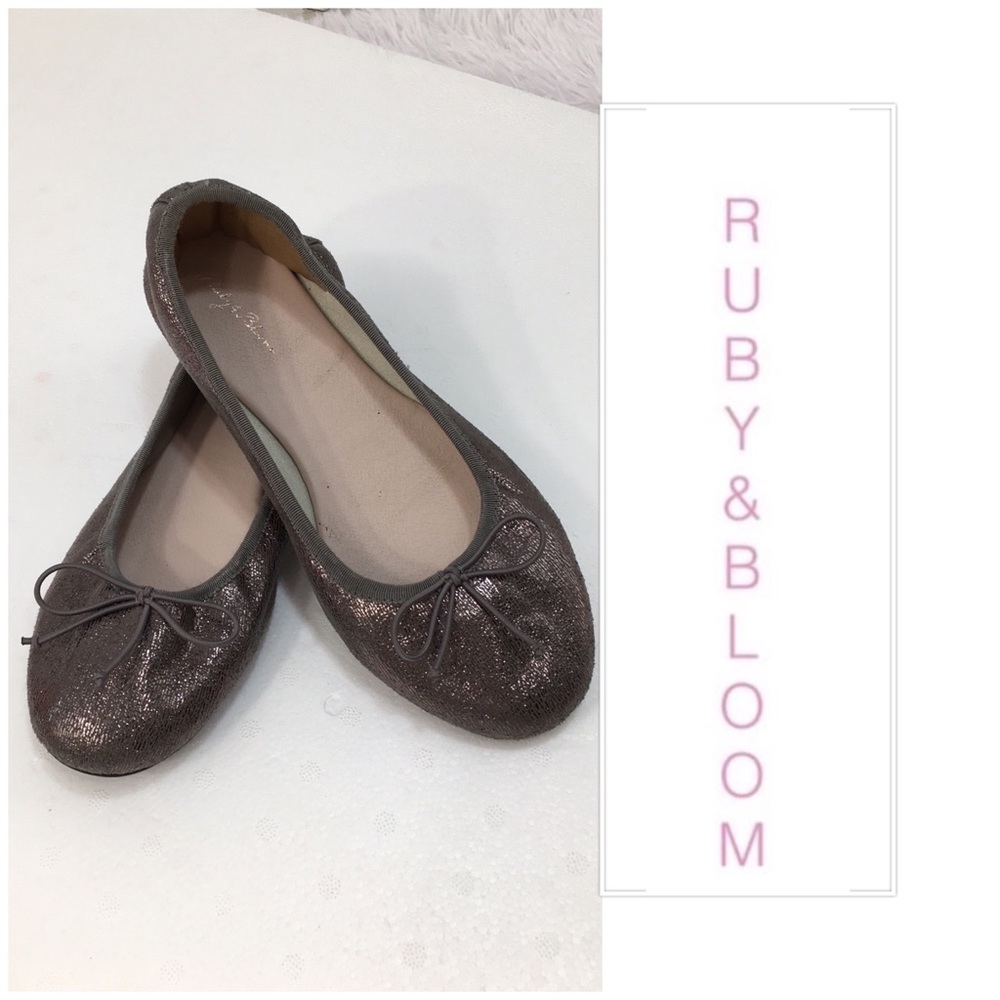 RUBY & BLOOM Jillian Ballet Silver Flat, sz 4.5